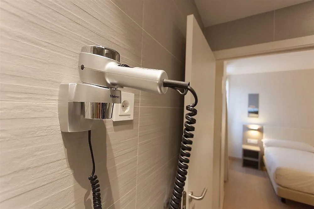 **  Colectia Hotel Urumea San Sebastian Spain